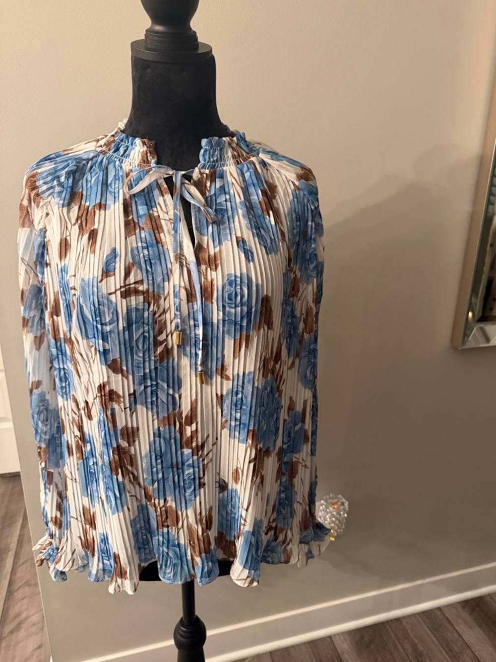 Philosophy NEW Blue and Brown Floral Pleated Tie-Neck Blouse

#120